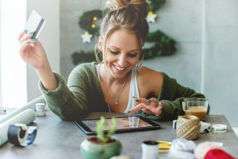 18 Ways to Increase Holiday Sales in 2022